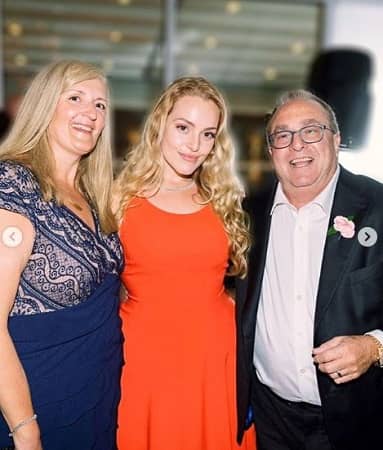 grace-kinstler-with-her-mom-sherry-kinstler-and-dad-mitch-kinstler